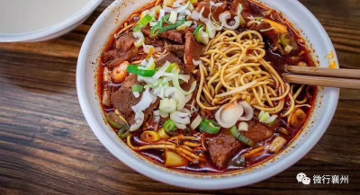 一首诗  一碗面  一群人