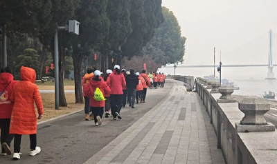 宜昌街头，一群看不见的人正跑过你身旁……