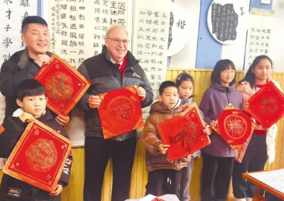 新春走基层丨“成为中国人”火了！老外涌进江边小城过年