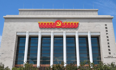 钟华论：在中国式现代化新征程上策马奔腾