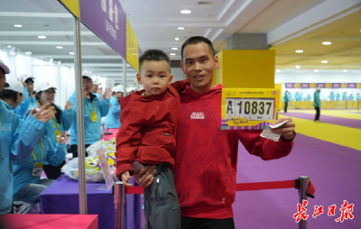 3万人奔跑，一座城守护