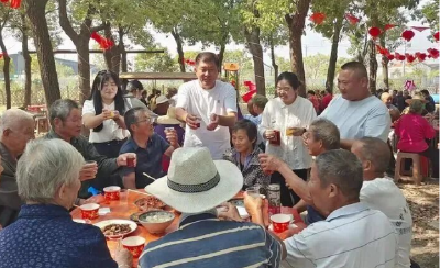 “他始终把群众放在心中最高位置”——黄州区外岭村村民深情追忆吴劲松