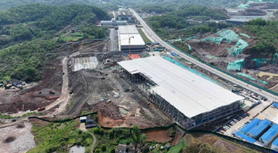 从“坐等上门”到“敲门服务”——弘扬“板房精神”，长阳经开区三成干部扎根工地成常态