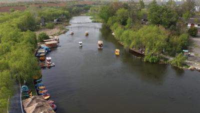 从“绕道走”到“排着来”：一条河与一个村庄的“顺流”而上