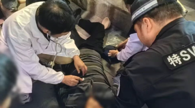 就在荆州！2万人的人海中，3分钟让出一条生命通道