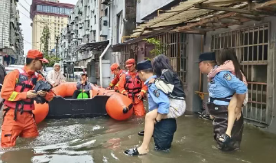 致敬暴风雨中每一位平凡的荆州人