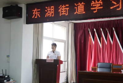 一场场动人的宣讲，延续他未走完的乡土路