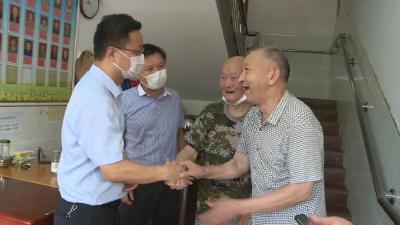 县领导“八一”慰问光荣院老人送关怀