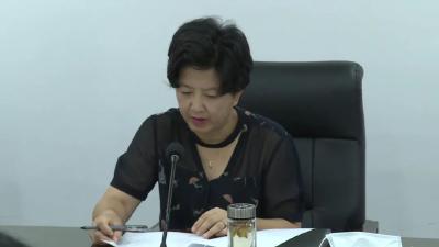 李玲主持召开县委中心组学习会议