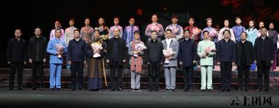 我县大型现代黄梅戏《八斗湾》在黄冈黄梅戏大剧院成功展演