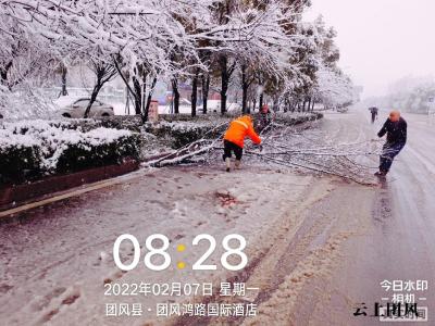 县城市管理执法局积极应对雨雪天气