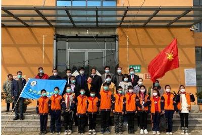 春日学雷锋 情满福利院 总路咀小学开展“学雷锋”活动