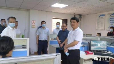 胡凯开展中秋节慰问并督导安全生产、疫情防控、森林防火工作