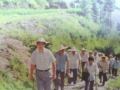 习近平改革方法论｜靠山吃山唱山歌，靠海吃海念海经