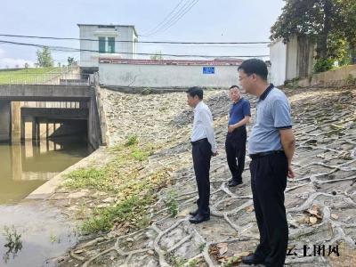 何永红强调：加强防汛调度，保障度汛安全