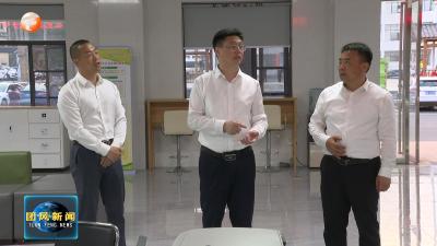 刘君峰到回龙山镇调研