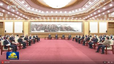 习近平同党外人士共迎新春