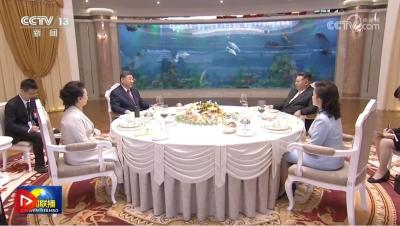 习近平夫妇出席金正恩夫妇举行的小范围午宴