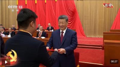 独家视频丨习近平等领导同志为全国优秀党务工作者代表颁奖 
