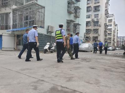 整治非法加装遮阳伞(篷)专项行动进小区