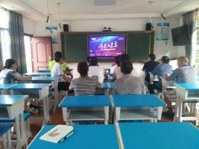 长坪中学组织收看2019最美支边人物发布仪式