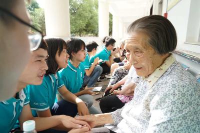 武汉大学动力与机械学院到县光荣院开展暑期社会实践活动
