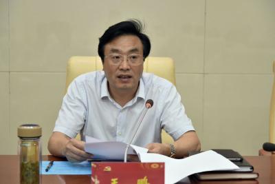 王鹏主持召开县委常委（扩大）会议
