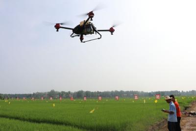 武安镇启用无人机防治水稻病虫害  