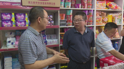 县领导检查指导食品安全工作  