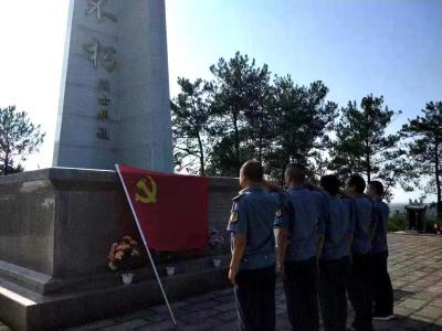 “八一”建军节客管处退役军人缅怀英烈