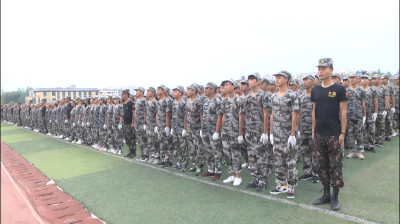 县第一中学举行军事国防教育活动结营仪式