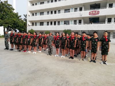 清河中学举行2019级新生军训开营仪式  