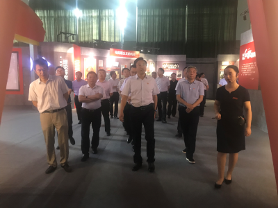 【快讯】我县党员领导干部集中参观“不忘初心，牢记使命＂主题教育档案文献展  