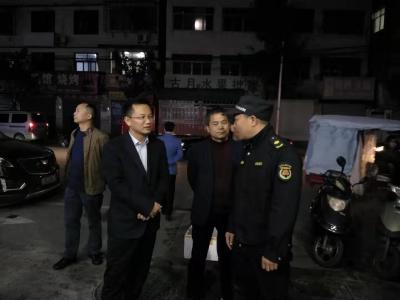 县领导检查城区环境质量保障工作 