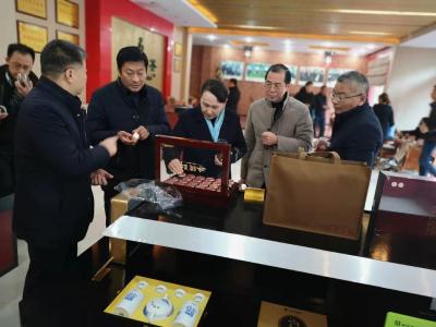 赤壁市人大组团到我县考察