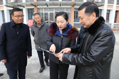 李晓佳调研全县教育工作  