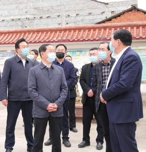 成佳刚到我县检查工作
