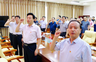 王鹏参加县委办公室七月份“支部主题党日”活动
