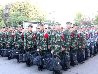 我县首批80名新兵踏上新征程