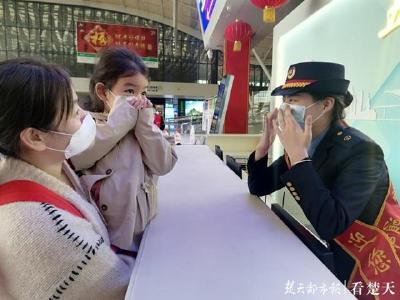 10月6日迎返程高峰，铁路部门严格落实防疫措施