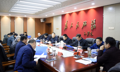 陈栋主持召开县政府常务会议
