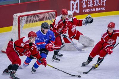 全国冰球锦标赛男子组：哈尔滨队收获两连胜