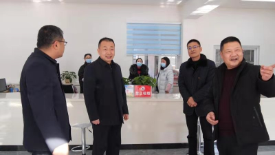 陈栋检查“双报到”工作开展情况