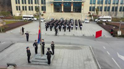 县公安局举行升警旗仪式庆祝首个“中国人民警察节”