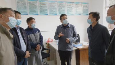 县领导检查指导新冠疫苗接种工作