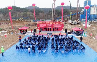 我县一批重大项目集中签约、开工、投产