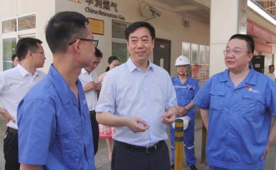 今天，兴斌书记深入两家企业，督办这项工作......
