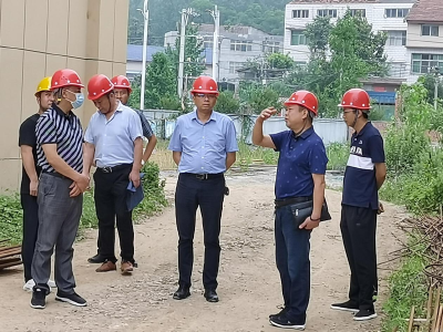 县领导检查卫生医疗机构安全生产工作