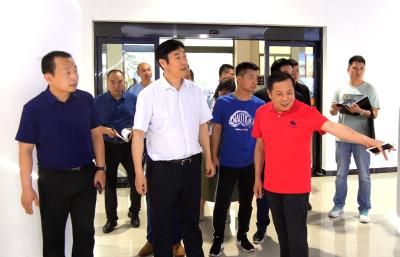 县委书记罗兴斌到重点项目建设一线现场办公