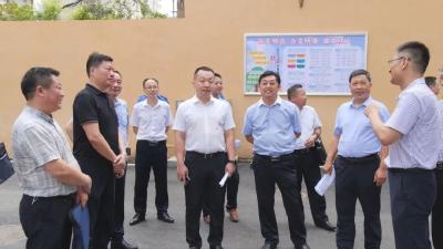 陈栋督导创文工作时要求：责任上肩，狠抓落实